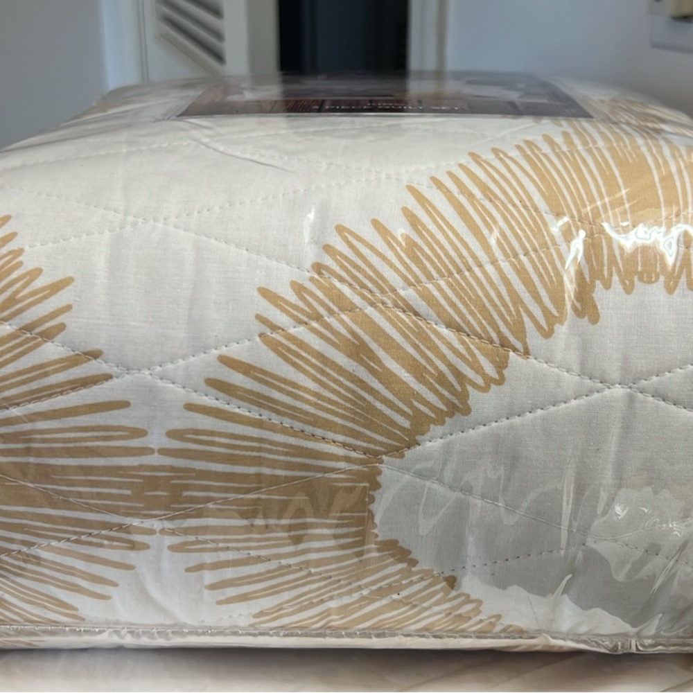 Brooklyn King Bedding Set - Picture 3 of 4